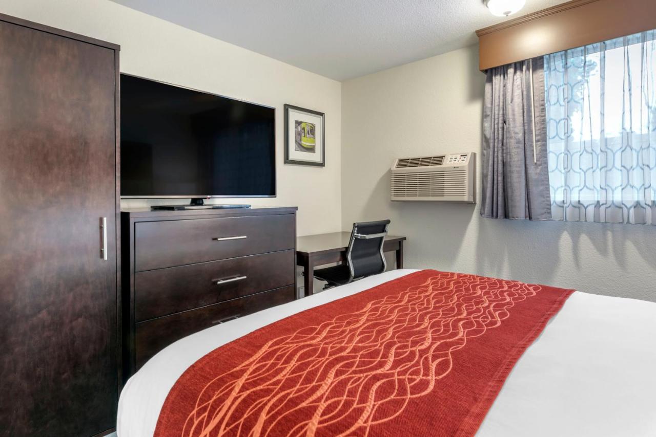 Comfort Inn & Suites Tigard Near Washington Square Exterior foto